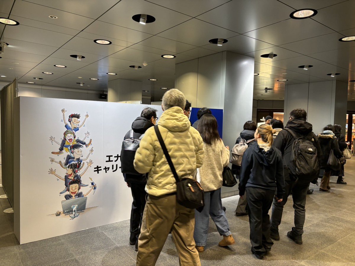 redbullezzo's tweet photo. 今日も朝から札幌地下歩行空間で
〜今日一日頑張れるエナジー〜
をお届けしてます🔥

そして、1/29から5日間の間で
E-Sportsの世界大会Apex Legend Global Championship がなんと大和ハウスプレミストドームで開催されます！

#ALGSSapporo 
#redbullgaming 
#redbulljapan https://t.co/b1emXiVSS5