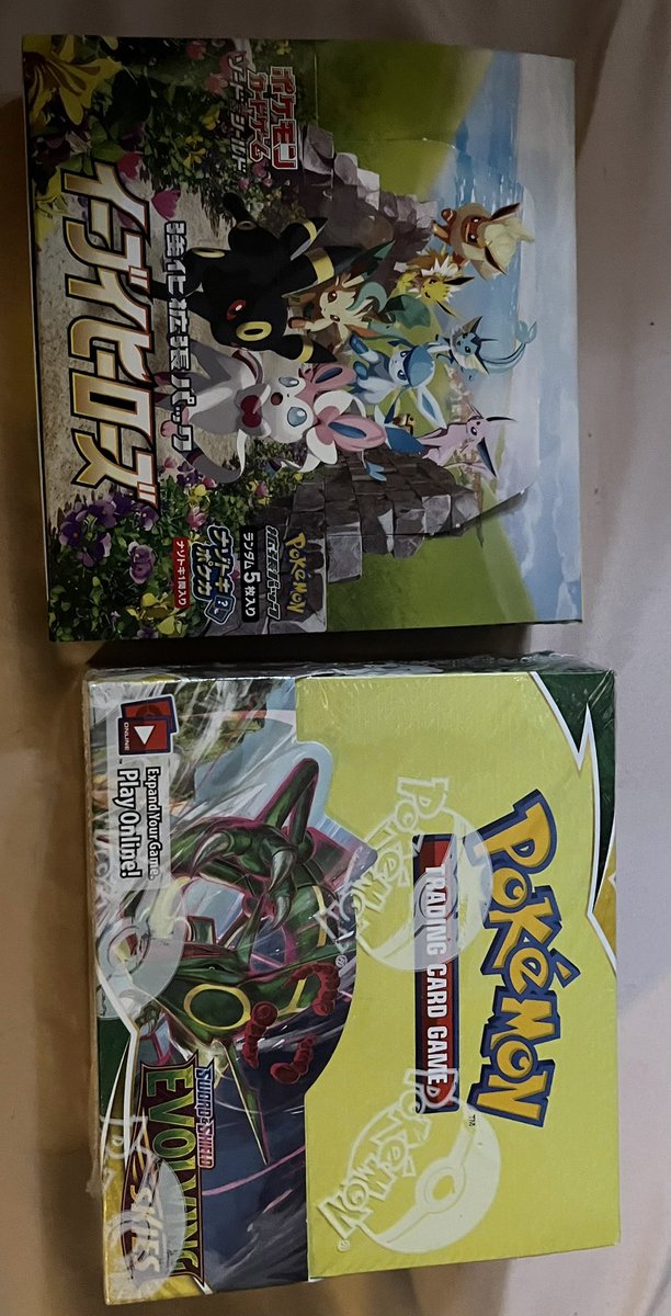 ComfyBri's tweet image. I’m so hyped to open everything!!! @nicknacks4nerds thank you for the extra Eevee Hero’s box #PokemonTCG #Pokemon