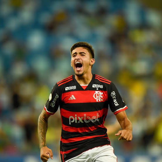 Guilherme (2006) foi uma das coisas boas desse Flamengo alternativo no Carioca. 
Jogador muito técnico e com perfil bem interessante.