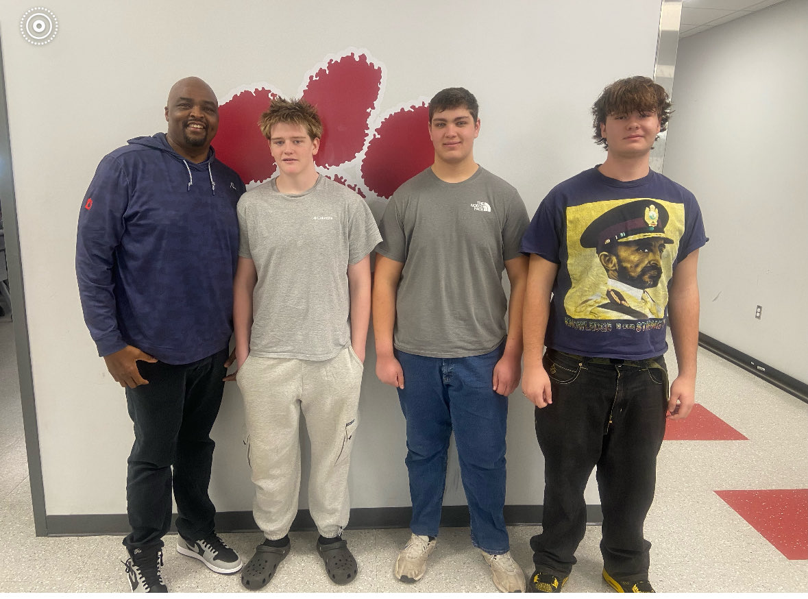 Here is a sophomore and two freshmen OL with ⁦<a href="/BigRayRoberts/">Ray Roberts</a>⁩. He is a MASSIVE guy which shows you how big these young guys are. The future is bright at #TheHigh! College coaches, stop by and watch these big guys workout. You won’t be disappointed! #CougarPride