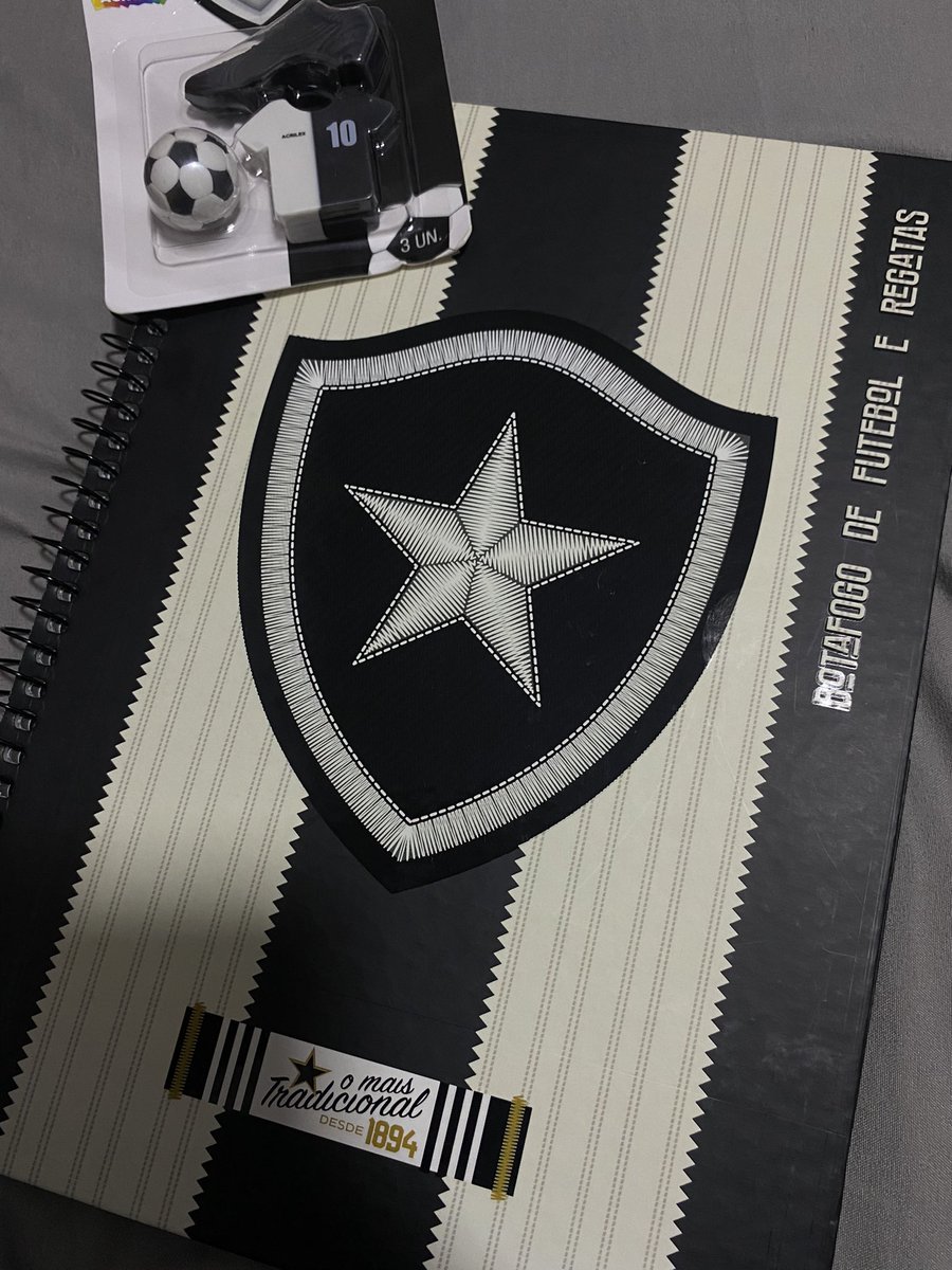 bfrmancity's tweet photo. uso caderno pra estudar? não! hoje o capitalismo me venceu e eu infelizmente gostei disso OLHA QUE COISA LINDA VSF https://t.co/0d0MckTyuA