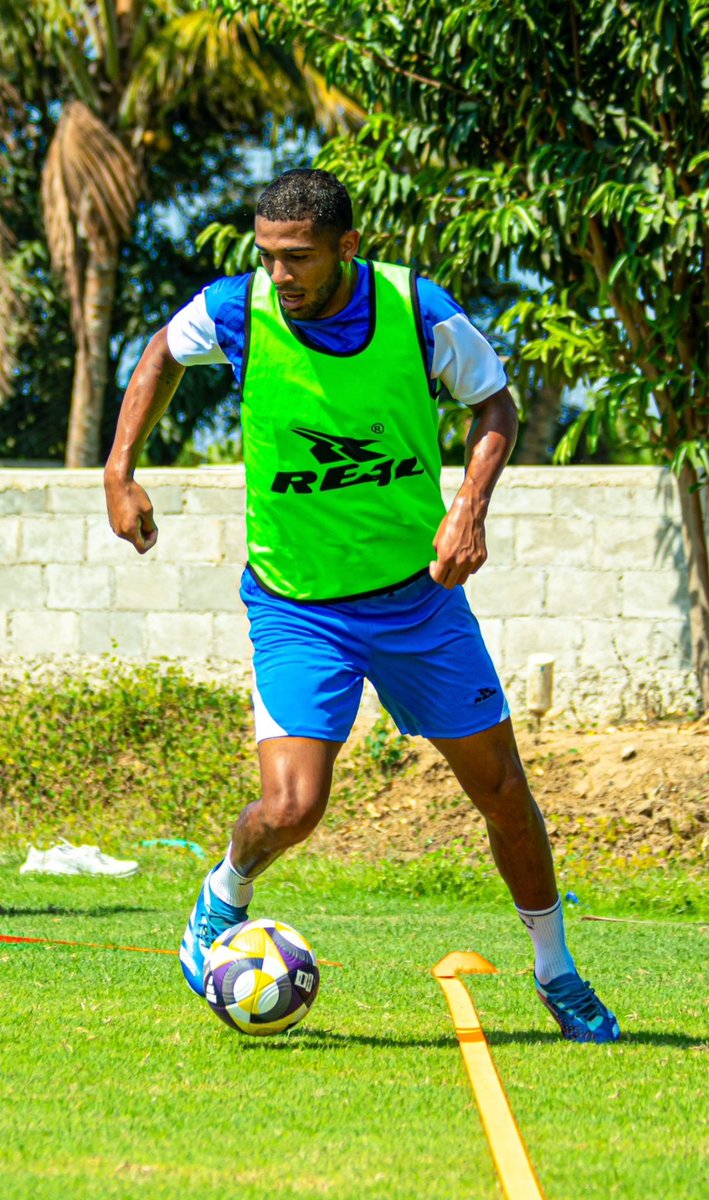 Aronsanchez03's tweet photo. Un gran desafío 🙅🏽‍♂️⚽️❤️ https://t.co/iIyN9ALnnr