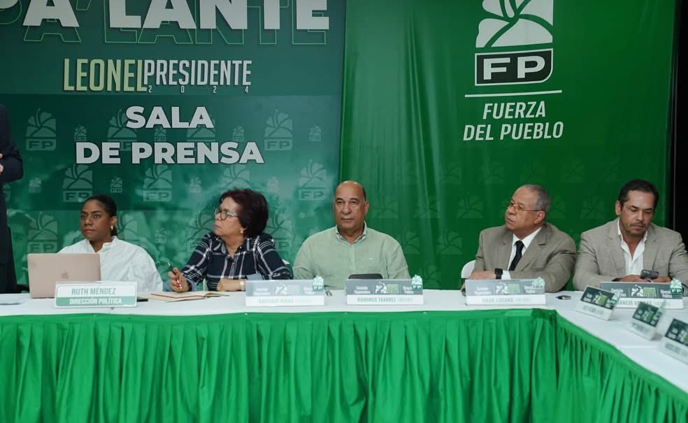 BautaRojas's tweet photo. La comisión nacional que coordina el Congreso de @FPcomunica continúa con las asambleas regionales y provinciales desde este jueves 23 y hasta el domingo 26 del presente. Por el futuro de la Fuerza del Pueblo seguimos trabajando sin distracción. Por el país 2028. 

#BautaRojas https://t.co/V8lEqchTIg
