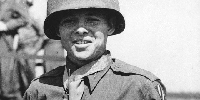 MilHistNow's tweet photo. Today in 1945, a 19-yr-old US Army lieutenant from Kingston, Texas named Audie Murphy leaps aboard a knocked out armoured vehicle and single-handedly holds off an enemy assault with a .50 cal MG. He will later be awarded the Medal of Honor and star in his own Hollywood biopic. https://t.co/tQfsVJtVED