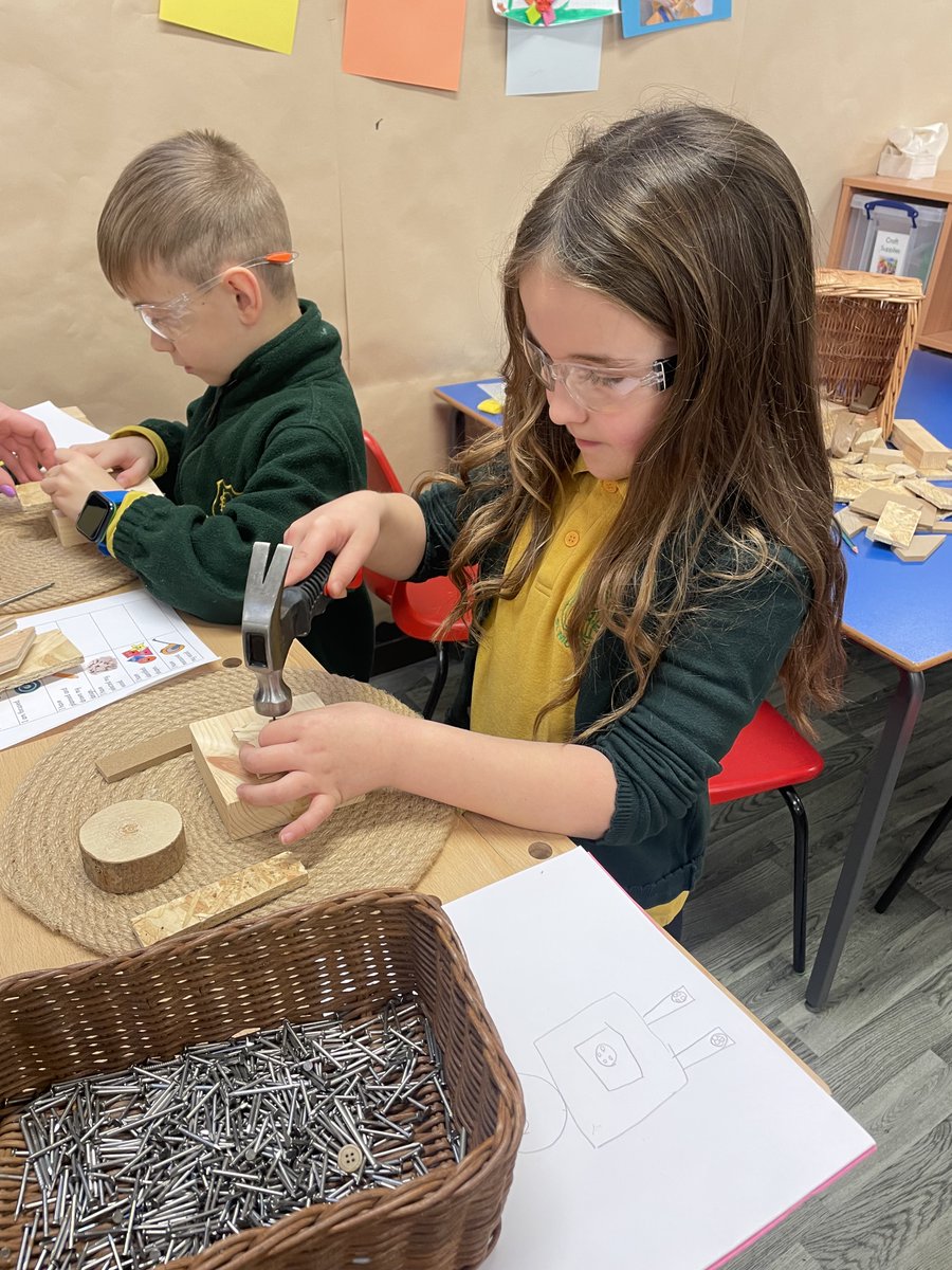 wlstnicholasps1's tweet photo. P4a had a brilliant morning developing their meta-skills and creative play! We identified that we were using our adapting, creativity, focusing and sense-making skills to achieve these masterpieces! #metaskillsstnics #believingandachievingstnics https://t.co/z63mDZnRM2