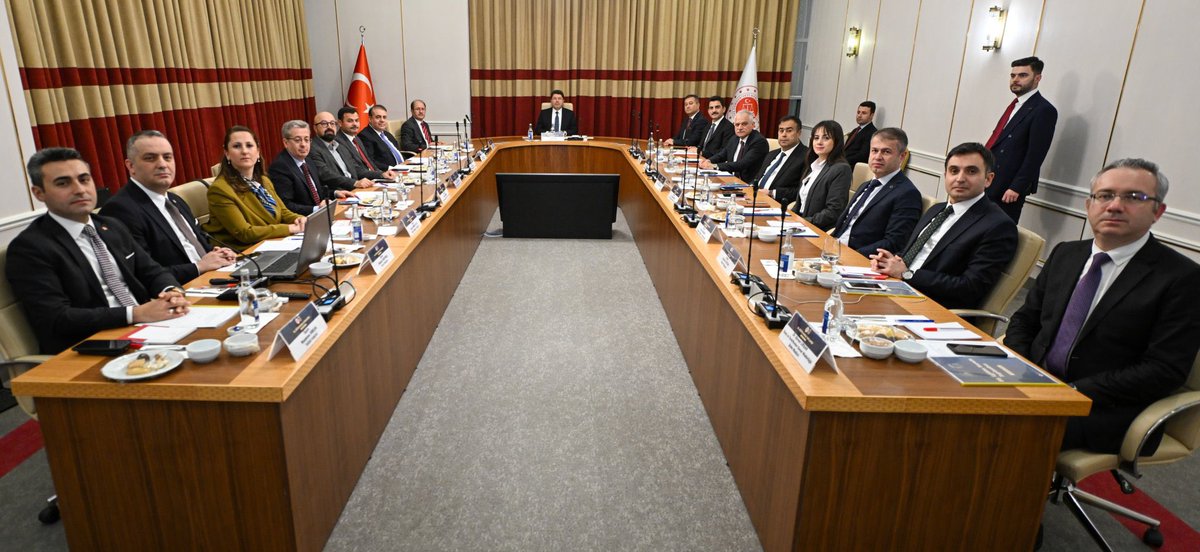 Nitelikli personel eğitimi ile güçlü kurumsal gelecek..

Bakanımız Sn. Yılmaz Tunç'un başkanlığında gerçekleştirilen Eğitim Kurulu Toplantısı'nda kabul edilen "Ceza ve Tevkifevleri Genel Müdürlüğü Personeli 2025 Yılı Eğitim Planı" sayın bakanımızın imzasıyla yürürlüğe girmiştir.