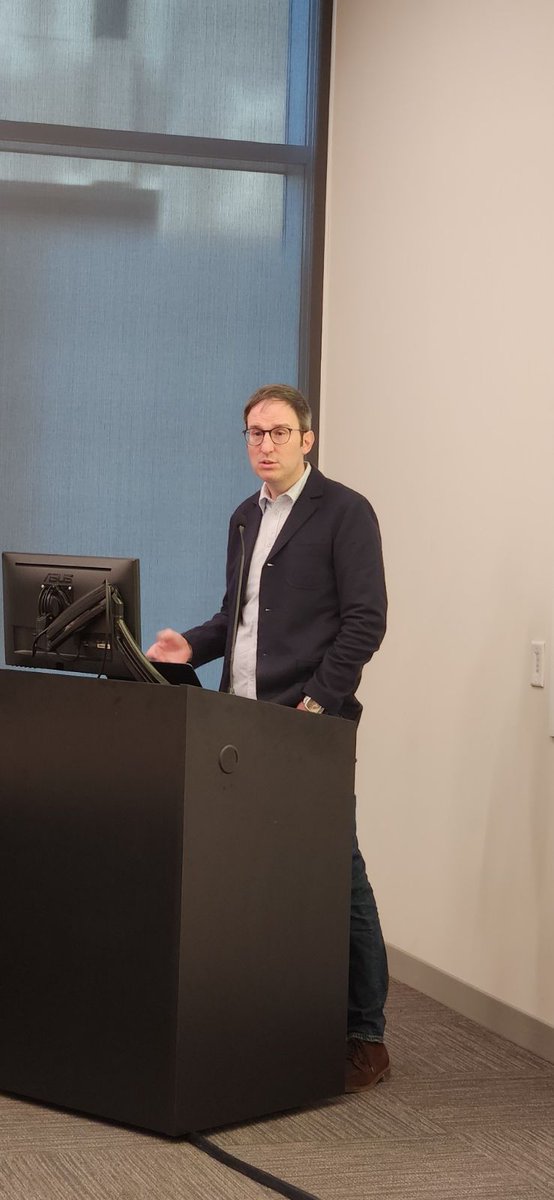 YaleCSEI's tweet image. #YaleCSEI had the pleasure of hosting Nicolas Chevrier (Assoc Prof at #UChicagoPME) today! Dr. Chevrier presented on using his group's ArraySeq technique to conduct spatial genomic profiling on whole-murine sections. Interesting approach to analyze organism-wide cell responses!