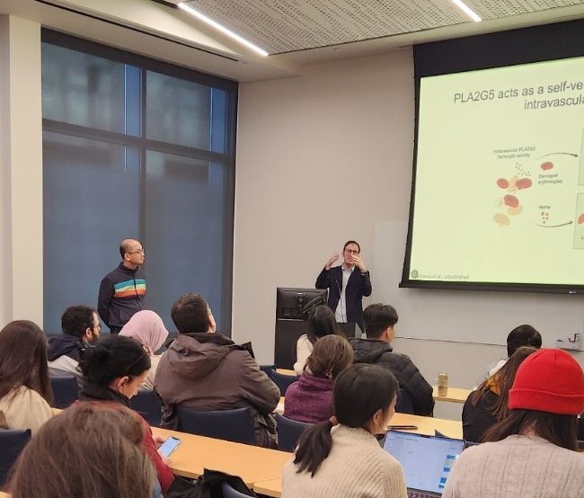 YaleCSEI's tweet image. #YaleCSEI had the pleasure of hosting Nicolas Chevrier (Assoc Prof at #UChicagoPME) today! Dr. Chevrier presented on using his group's ArraySeq technique to conduct spatial genomic profiling on whole-murine sections. Interesting approach to analyze organism-wide cell responses!