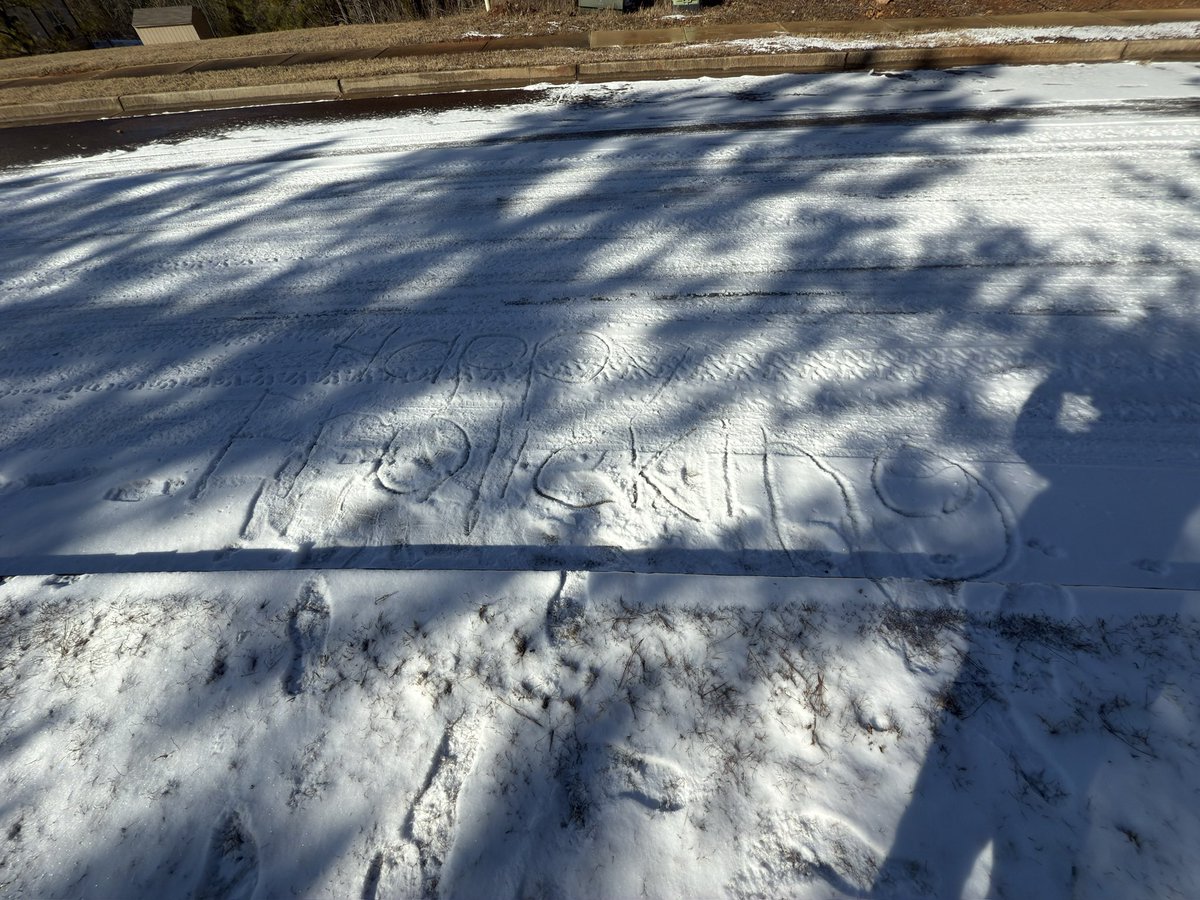 leafshy03's tweet photo. @stateofcrimmi before it melts!!! https://t.co/hpwXtKCEBp