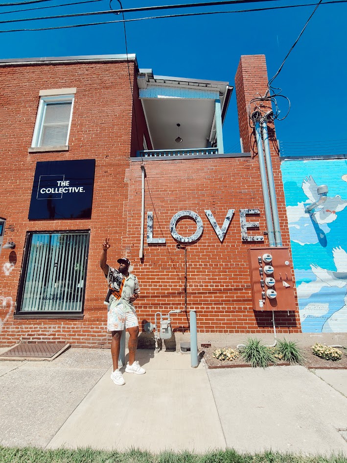 visitvbr's tweet image. Public art + LOVE? Yes, please! The month of love may be around the corner, but we ❤ these selfie-ready spots around the region year-round:
❤LOVE mural in @botetourtcounty
❤Traveling LOVE sign in @SalemVA
❤LOVE sign in @City_of_Roanoke
❤LOVE sign in @botetourtcounty