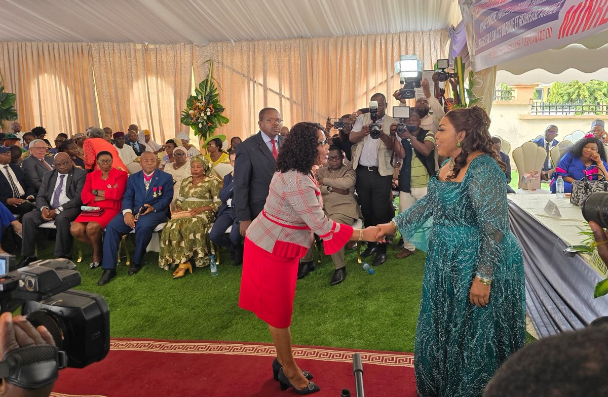 Madame le Ministre de la Recherche Scientifique et de l'Innovation Dr Madeleine TCHUINTE a reçu les voeux de nouvel an de la part de ses collaborateurs et des acteurs du Système National de Recherche et d'Innovation, le mercredi 22 Janvier 2025.
minresi.gov.cm/ceremonie-de-p…