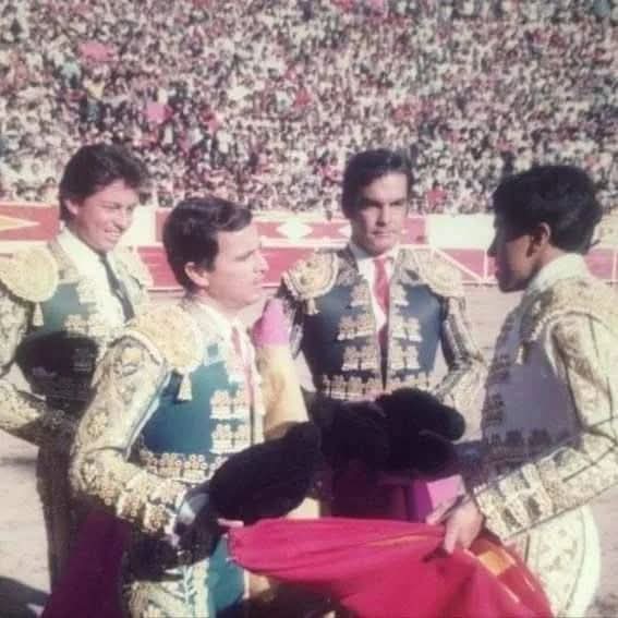 vmpenilla's tweet photo. #Undíacomohoy
22 de enero de 1983, en la plaza "La Luz", de León Guanajuato, recibie la alternativa a sus 17 años #ManoloMejía
Padrinado: Eloy #Cavazos.
testigos: Antonio #Lomelín y Miguel Espinosa "#Armillita".
Toro: "Pobretón", ganadería de San Martín.
@manolomejia_a https://t.co/SlNbGKyWSF