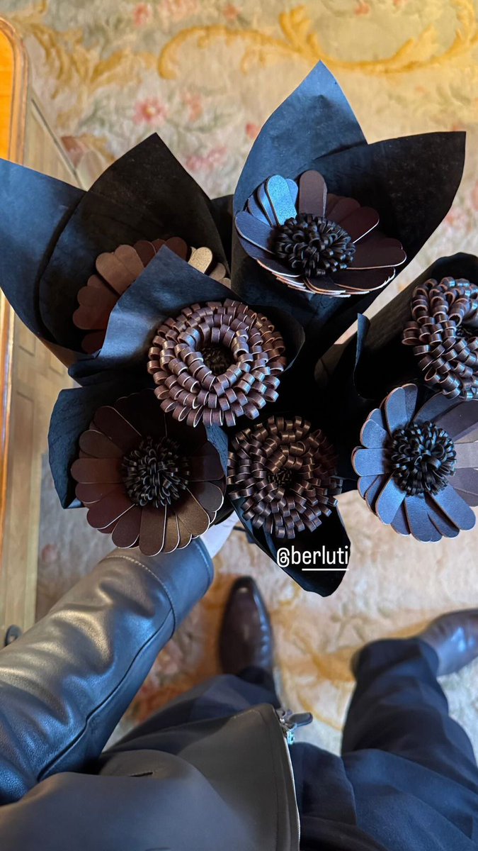 220125 Lee Junho Instagram Story Update💛

Diketahui Lee Junho sedang berada di Paris, untuk menghadiri Event Berluti Presentation pada hari Rabu, 22 Januari 2025. 

#LEEJUNHOxBERLUTI 
#이준호 #LEEJUNHO
#벨루티 #BERLUTI #DressedInBERLUTI
#PFW #ParisFashionWeek #PFW2025