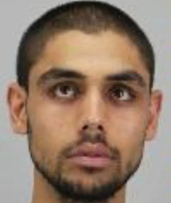 ainyrockstar's tweet photo. Enamullah O. 

- 28-30 Jahre alt (man weiß es nicht genau) 

- reiste über Bulgarien, Österreich und Frankreich nach Deutschland ein 

- war wegen Drogen und drei Gewalttaten polizeibekannt und psychisch auffällig 

- sollte nach Bulgarien abgeschoben werden, da Deutschland grundsätzlich nicht nach Afghanistan abschiebt 

- Abschiebung scheiterte, weil die Rückführung zu lange dauerte (nach einem halben Jahr nicht mehr möglich) 

= Staatsversagen