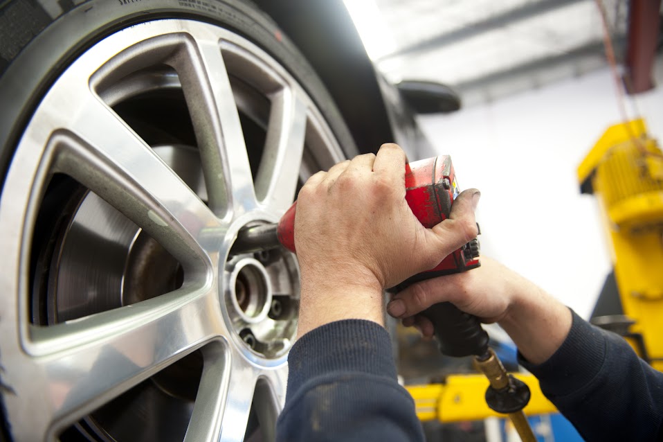 RaysAuto_Repair's tweet image. Tire changes can be a problem if it is not done properly. Let Ray's Auto Repair do it right the first time! raysautorwc.com #WheelStore #WheelAlignmentService #TireChange #NewTires #RedwoodCityTires