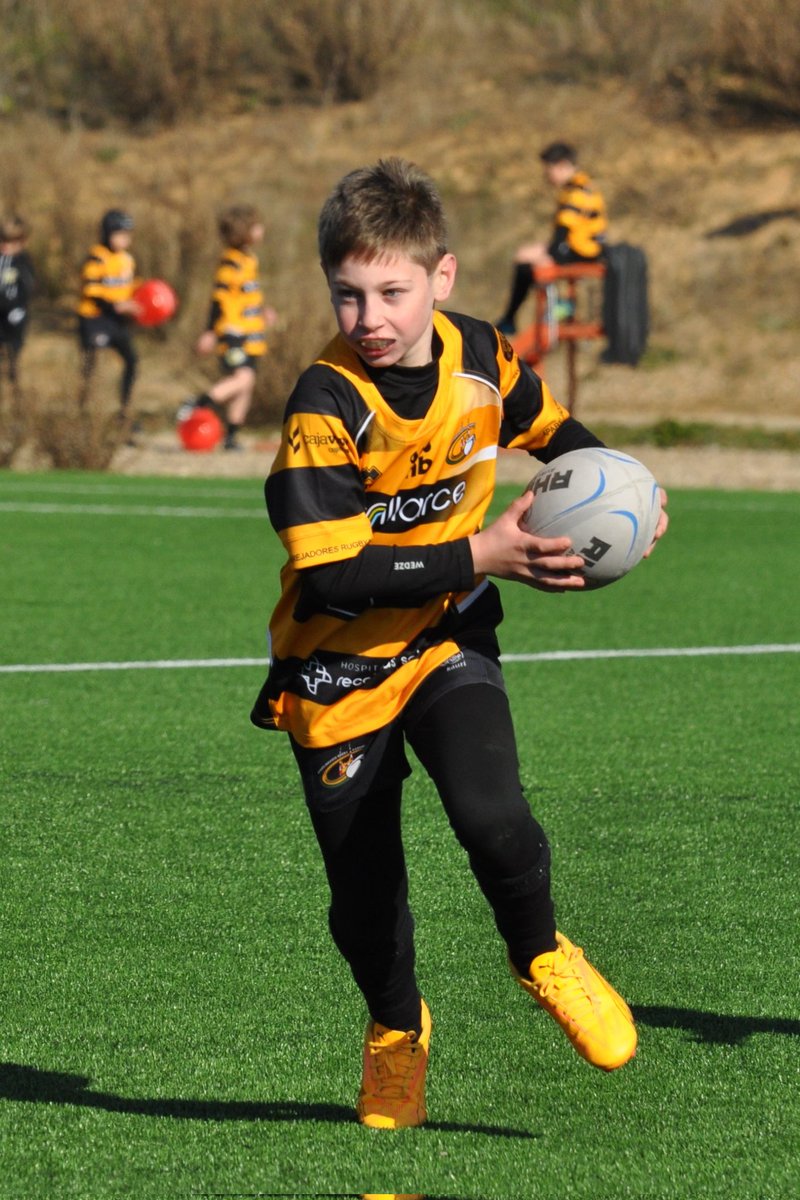 𝗘𝗦𝗖𝗨𝗘𝗟𝗔 

El sábado disfrutamos a lo grande en la concentración de escuelas de rugby en Arroyo de la Encomienda, organizada por <a href="/arroyolionsrugb/">Arroyo Lions Rugby</a>

Nuestro club, Aparejadores Burgos, llevó un montón de jugadores, ¡cada vez somos más! 

💛🖤