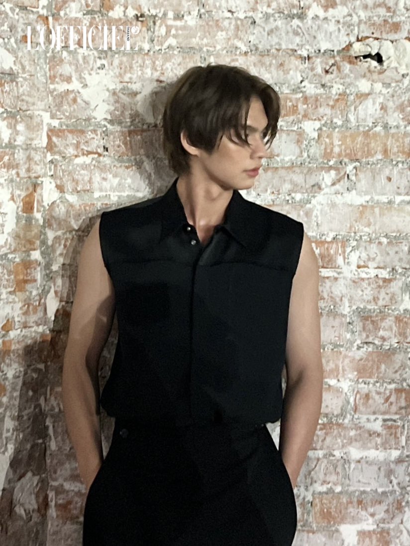 Gig_myspace's tweet photo. ตี 3 เท่านั้นที่คู่ควร ปล่อยมาได้อีกค่ะ มาเรื่อยๆได้เลย 

BRIGHT FOR AMI PARIS
#AMIFW25xBRIGHT
#AmiParis #AMIFW25
#bbrightvc @bbrightvc https://t.co/j6T5qKr7Ea