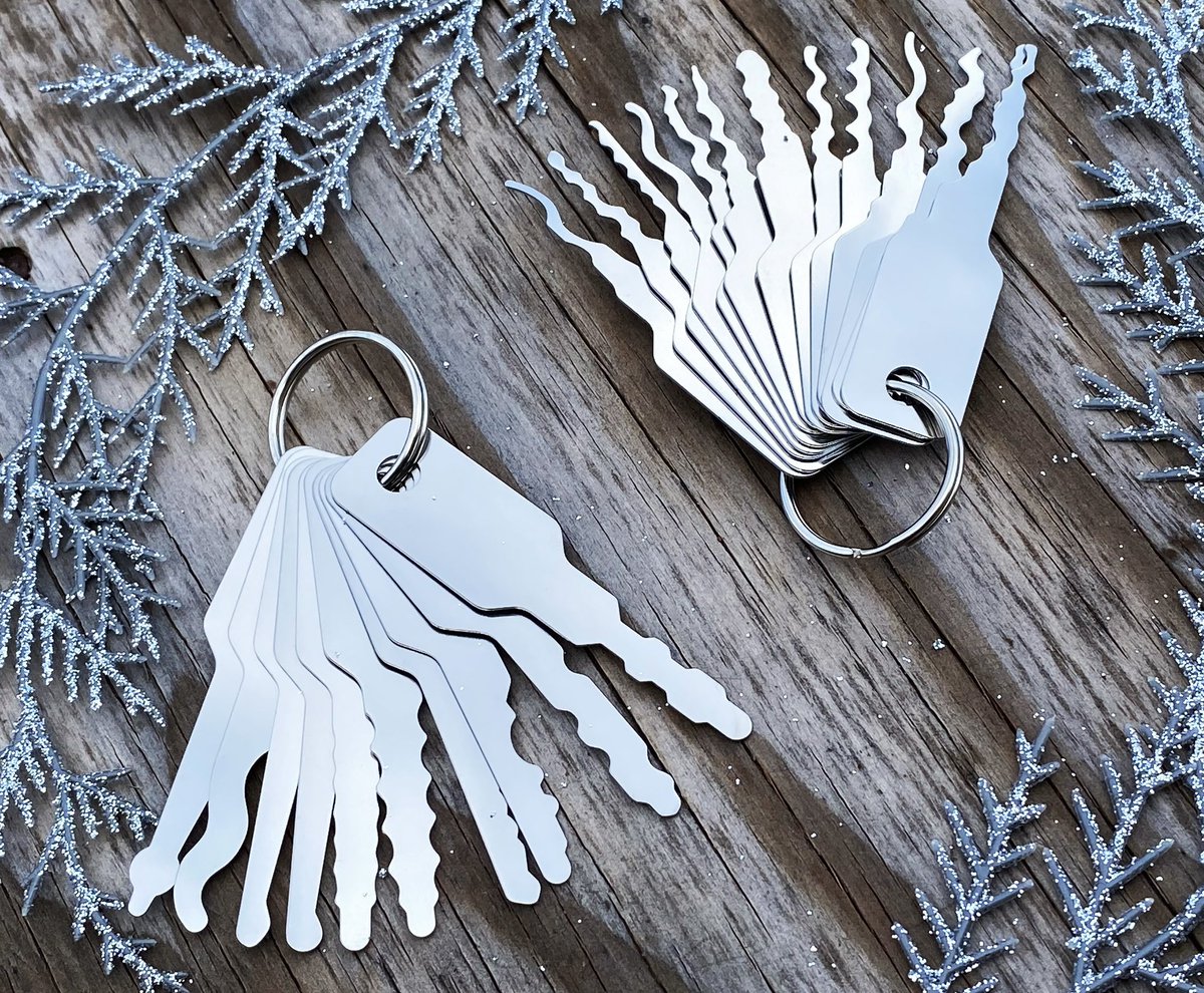 SouthOrdPicks's tweet photo. ❄️😮 HOLY. MOLY. Y’ALL. There’s SNOW on our FLORIDA BEACHES! In the spirit of this freakin’ cold weather, we’ve got some COOL🥶 lock picks for your viewing pleasure. Stay warm, Florida friends! 🌴😎 #southord #locksmithtools #lockpicks #lockpickingtools #lockpickset #padlockshims #lockpicking #locksmiths #locksport #everydaycarry #edcgear #frigid #snowinflorida #notmadeforthis #❄️🌴