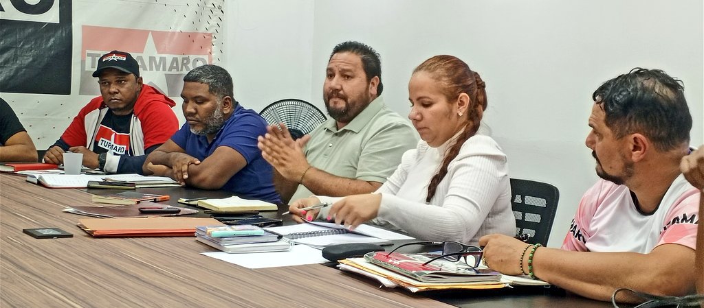 Desde "La Yaya" casa del Partido, nuestra Dirección Nacional Operativa realiza reunión con el objetivo de evaluar acciones desarrolladas y planificar agenda en el marco del fortalecimiento de la Revolución Bolivariana.

¡Venceremos!

<a href="/NicolasMaduro/">Nicolás Maduro</a> 
#TupamaroJuróConNicolas