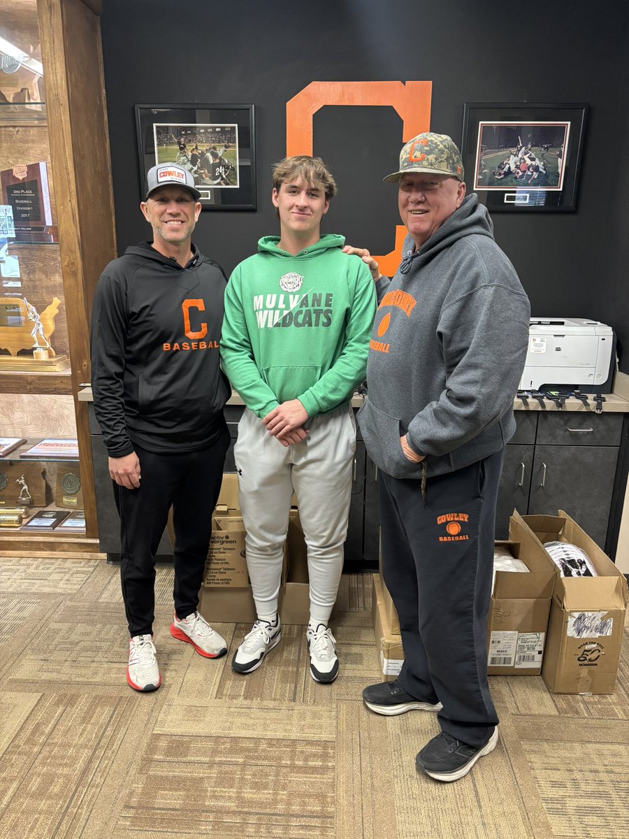 Excited to receive my first offer from <a href="/CowleyBaseball/">Cowley Baseball</a>! Thank you <a href="/BrockBuckingham/">Brock Buckingham</a> and <a href="/Dar_Burroughs16/">Darren Burroughs</a> for having me out!