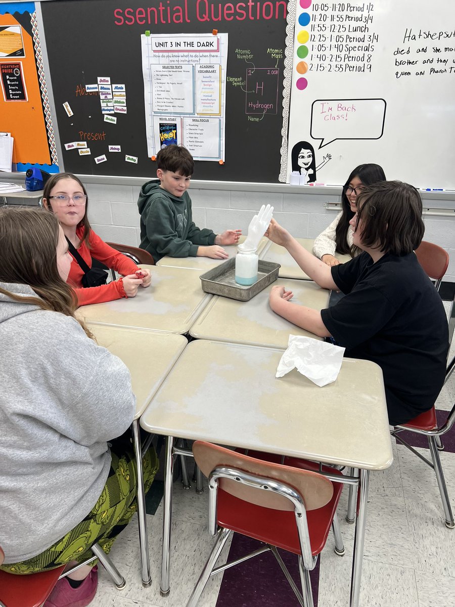 Nothing says science like vinegar and baking soda. Thanks <a href="/ArmandHammer/">Arm & Hammer™</a> for the Fizzy Hand experiment idea. <a href="/HanoverMiddle/">Hanover Middle Sch</a>
