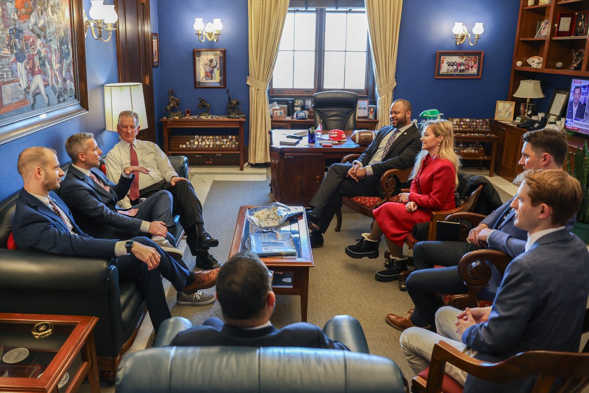 DigitalChamber's tweet image. 🏛️Day in progress: Engaging with Members of Congress on the future of digital assets. Guiding them through blockchain innovation &amp;amp; policy. More key meetings ahead! #BlockchainPolicy

Huge Thanks to @SarahEMcBride, @LatimerforNY, &apos;Coach&apos; @TTuberville, @GoldmanCraig, and all for…