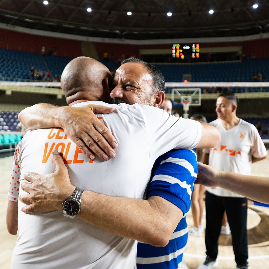 riojavip_'s tweet photo. EL #CEF5 AGRADECIÓ AL GOBERNADOR @QuintelaRicardo POR SU APORTE AL DESARROLLO DEL VOLEY EN NUESTRA PROVINCIA
@turcomenem
@LrDesarrollo
@secdeportelr
@JorgeCordobaLr
@turquitomenem
@GobDeLaRioja
@profenadiat https://t.co/XGXDRLPf5e