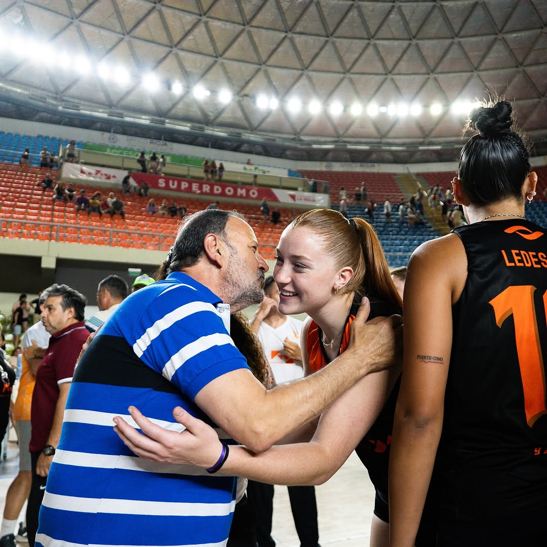 riojavip_'s tweet photo. EL #CEF5 AGRADECIÓ AL GOBERNADOR @QuintelaRicardo POR SU APORTE AL DESARROLLO DEL VOLEY EN NUESTRA PROVINCIA
@turcomenem
@LrDesarrollo
@secdeportelr
@JorgeCordobaLr
@turquitomenem
@GobDeLaRioja
@profenadiat https://t.co/XGXDRLPf5e