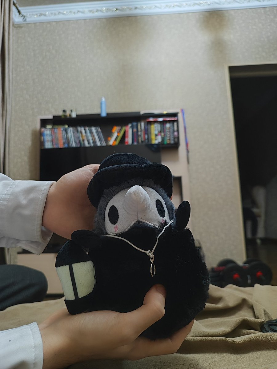 Dumb_Gremlin's tweet photo. LOOK AT HIM! HE'S CUTE AF 😭😭 https://t.co/0ECgzucrxD
