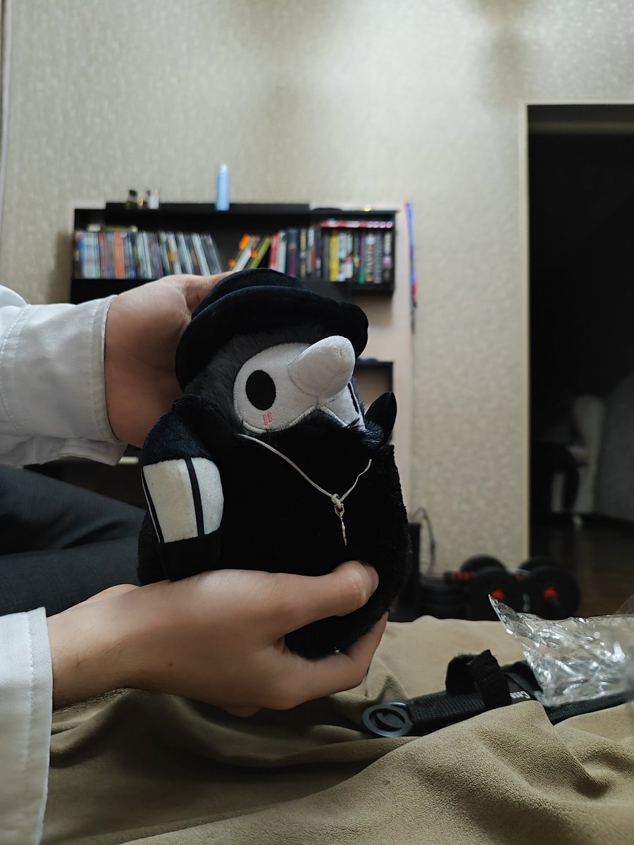 Dumb_Gremlin's tweet photo. LOOK AT HIM! HE'S CUTE AF 😭😭 https://t.co/0ECgzucrxD