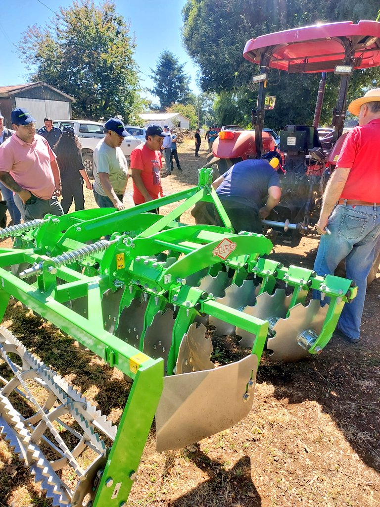 📢 Entrega técnica y de maquinaria 🚜 agrícola. En la comuna de #Victoria #RegiondeLaAraucania, realizamos el Taller regulación y mantención rastra incorporadora de rastrojos. 
Programa transferencia de prácticas alternativas al uso del fuego.
ENCCRV #CONAF #INIA
#YoNutroMiSuelo