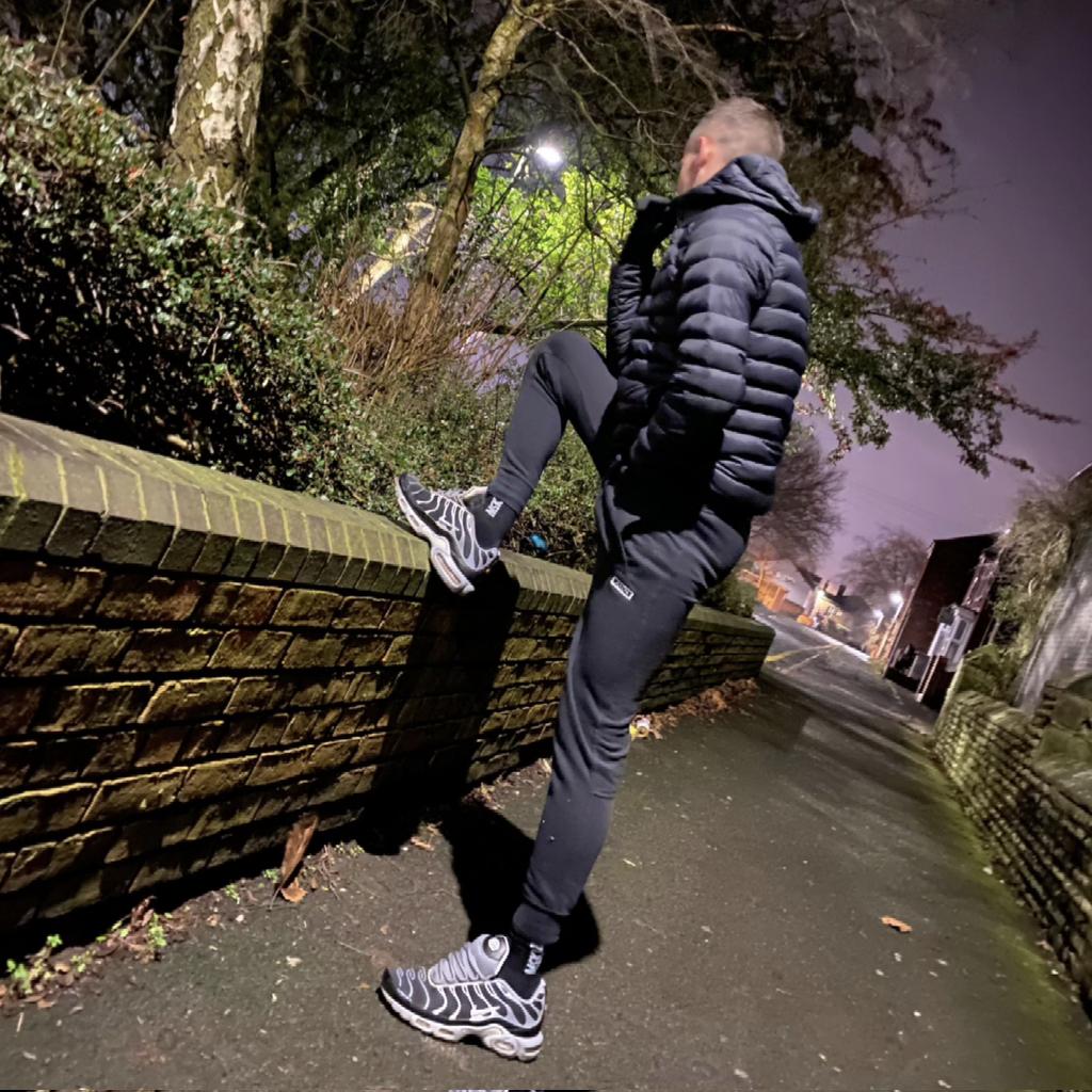 willspilsbury's tweet photo. No filter. Some things are best left natural. ππππ₯° #niketn #airmaxplus #mckenziejoggers #blacksocks #mckenziesocks #bodywarmer #nikeairmax #kotdπ #nofilter #rawimage #unedited #sneakerhead https://t.co/ePSxyH76Gu