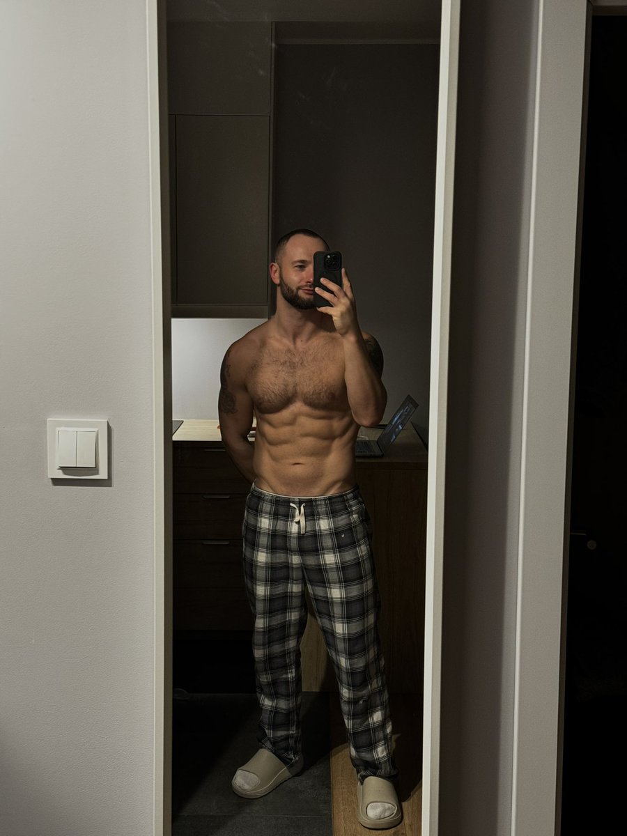 voyage_nazar's tweet image. Evening routine: dim the lights, skincare on point, and the coziest PJs. Hydration? Check. Scrolling aimlessly? Guilty. Manifesting dreams while looking this good? Always🖤 Time to tuck this queen in! Sweet dreams, world 😏✨ 

#NightTimeVibes #SelfCareGlow