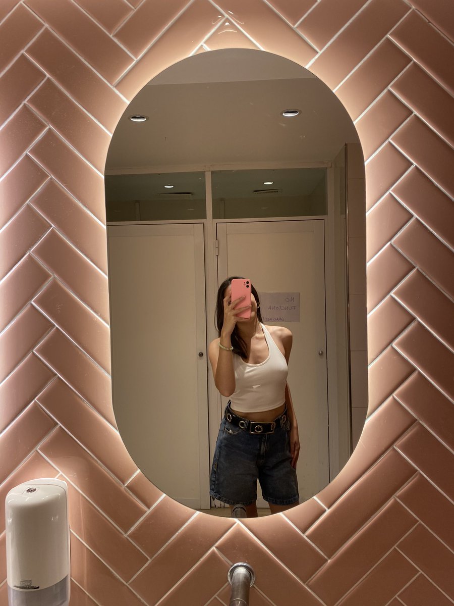 noeatcriptxn's tweet image. dias de playa y no importa si estoy gordita porque estoy feliz