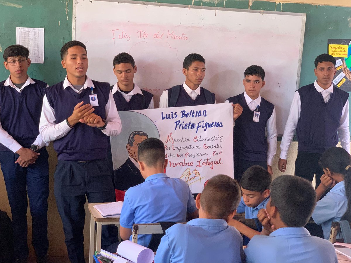 Los aprendices del Inces de MIBITURVEN en Guasipati,  realizaron un conversatorio sobre la vida, obras y aportes del insigne maestro Luis Beltrán Prieto Figueroa como parte de su actividad sociocomunitaria, en el  liceo nacional "Eduardo Oxford".#AprendeLaTécnica