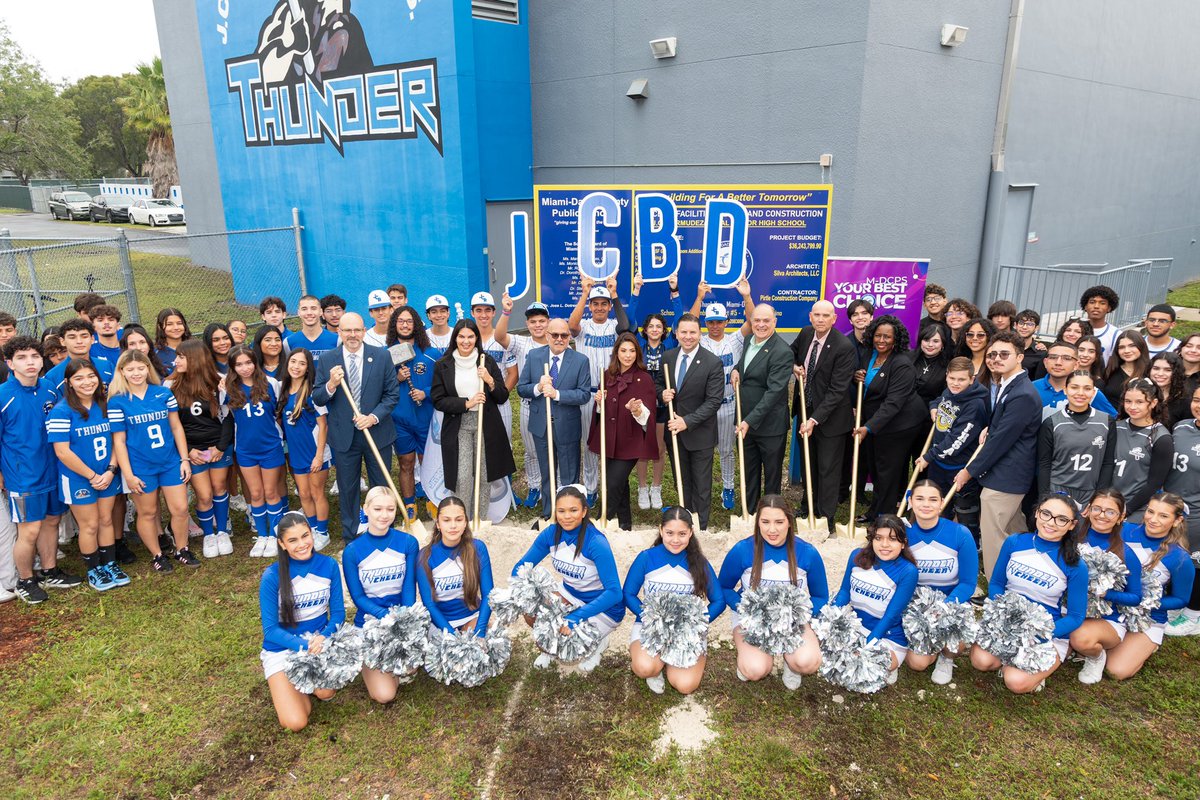 MDCPSCapital's tweet image. Flashback to yesterday&apos;s Groundbreaking! Here is a peek at the amazing upgrades:

New 85,000 SF  3-story addition with:
2000-seat gymnasium
Theater, dance studio &amp;amp; vocational labs
12 classrooms, 4 science labs &amp;amp; much more! #GOBprogress