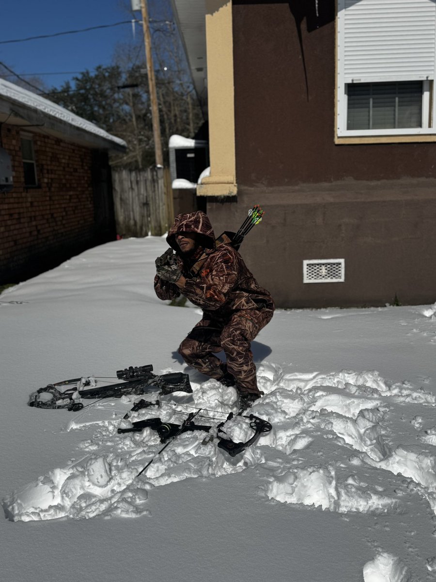 ChaseTheChaser's tweet photo. Nigga can’t tell me I’m not on grave digger mountain 😂😂..🔥🔥🔥🔥 #SnowLa ❄️ #neworleanssnow #🆓🔝 https://t.co/tKgdU1lsA2