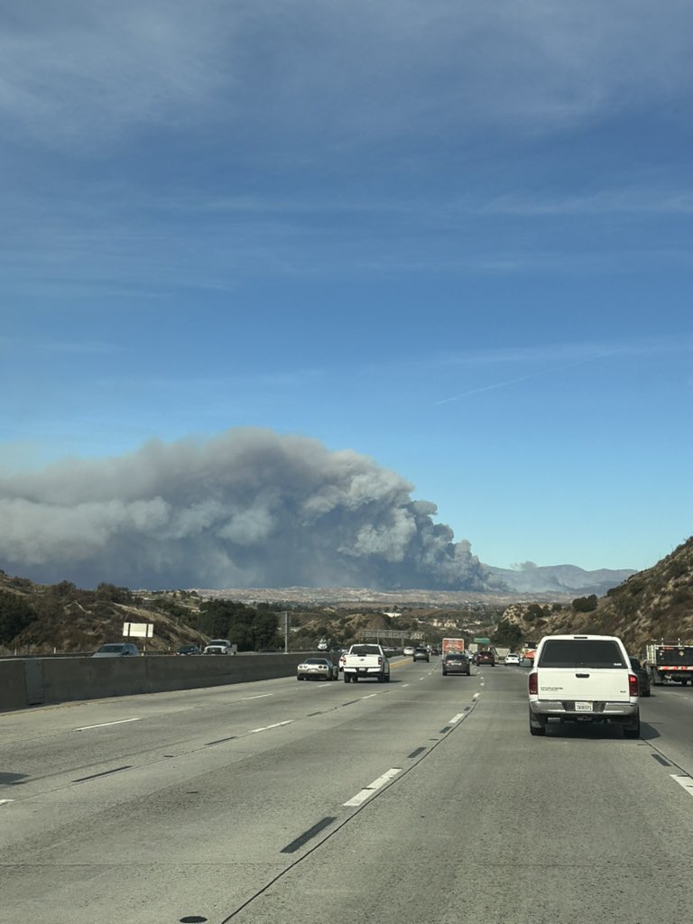 Arintrout's tweet photo. My beautiful California is burning to the ground #Hughesfire https://t.co/UDNDu3D8B2