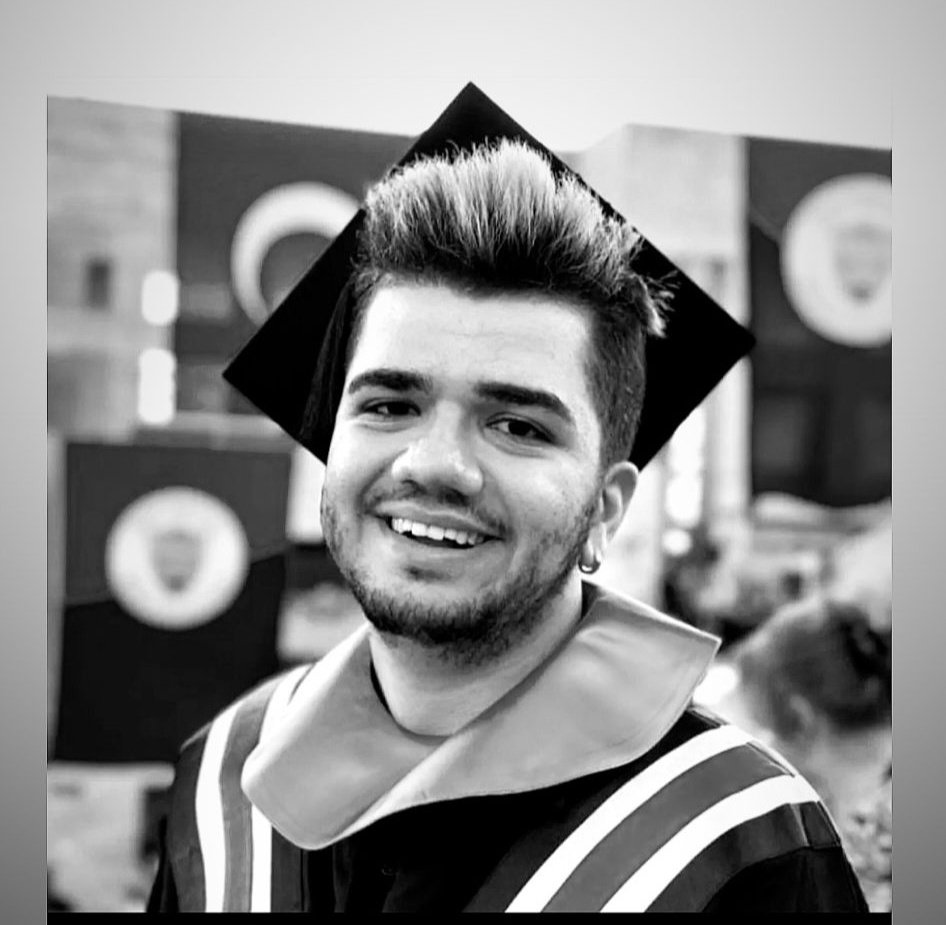 Otelden çıkıp sonra başka insanları kurtarmak için tekrar girdiler. Kalbimizdesiniz Yiğit Gençbay - Alp Mercan 🥀