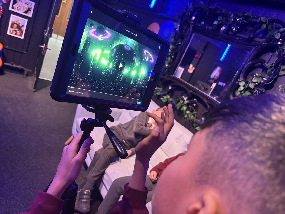 DigitalMediaBH's tweet photo. The Digital Hub Clubs latest production is largely a CGI feature! Filming began yesterday and we hope production will be completed by next Wednesday.  Expect dinosaurs, futuristic battlefields, great white sharks, the Wild West and much more! 🍿🎥🎬🎞️ @busheyheathjm https://t.co/11Sjk0imRp