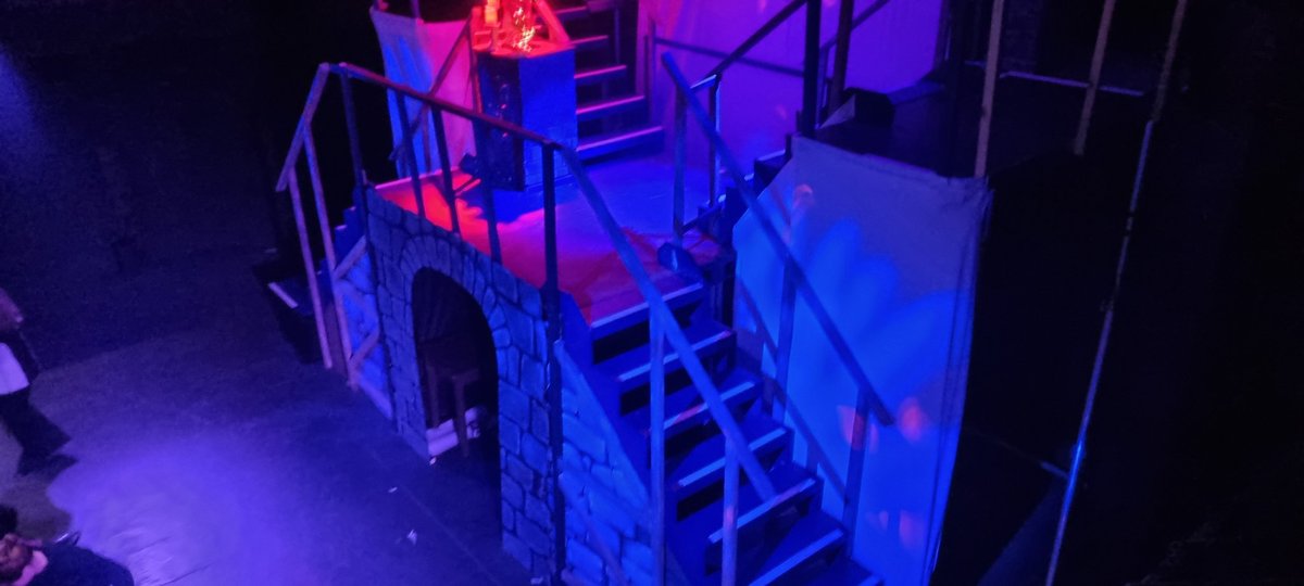 HelesDrama's tweet photo. Congratulations to the whole of the @Plymkids team! An amazing show and a delight to see so much talent on stage! Best of luck with the rest of the show week https://t.co/Bc2XZHvjGb