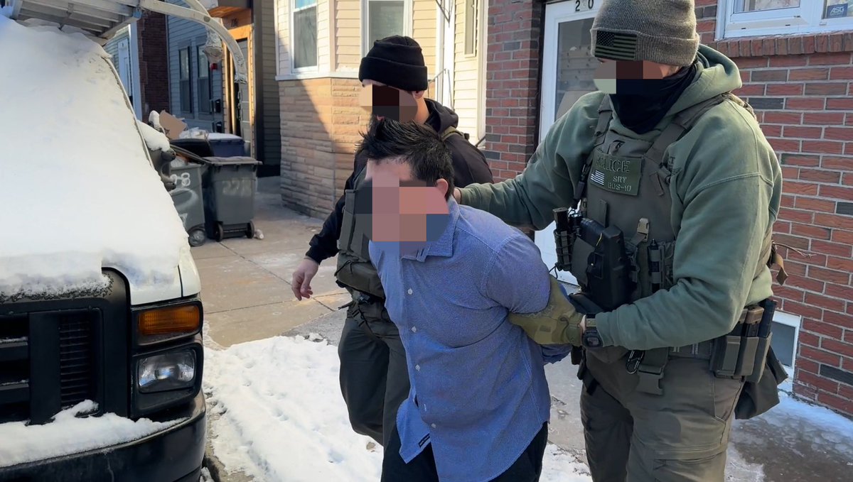 BillMelugin_'s tweet image. SNEAK PEEK: We embedded exclusively w/ ICE Boston today as they targeted egregious criminal aliens. We witnessed 8 arrests, including multiple MS-13, Interpol Red Notices, murder &amp;amp; rape suspects, &amp;amp; a volatile Haitian gang member w/ 18 convictions in recent years who told our…