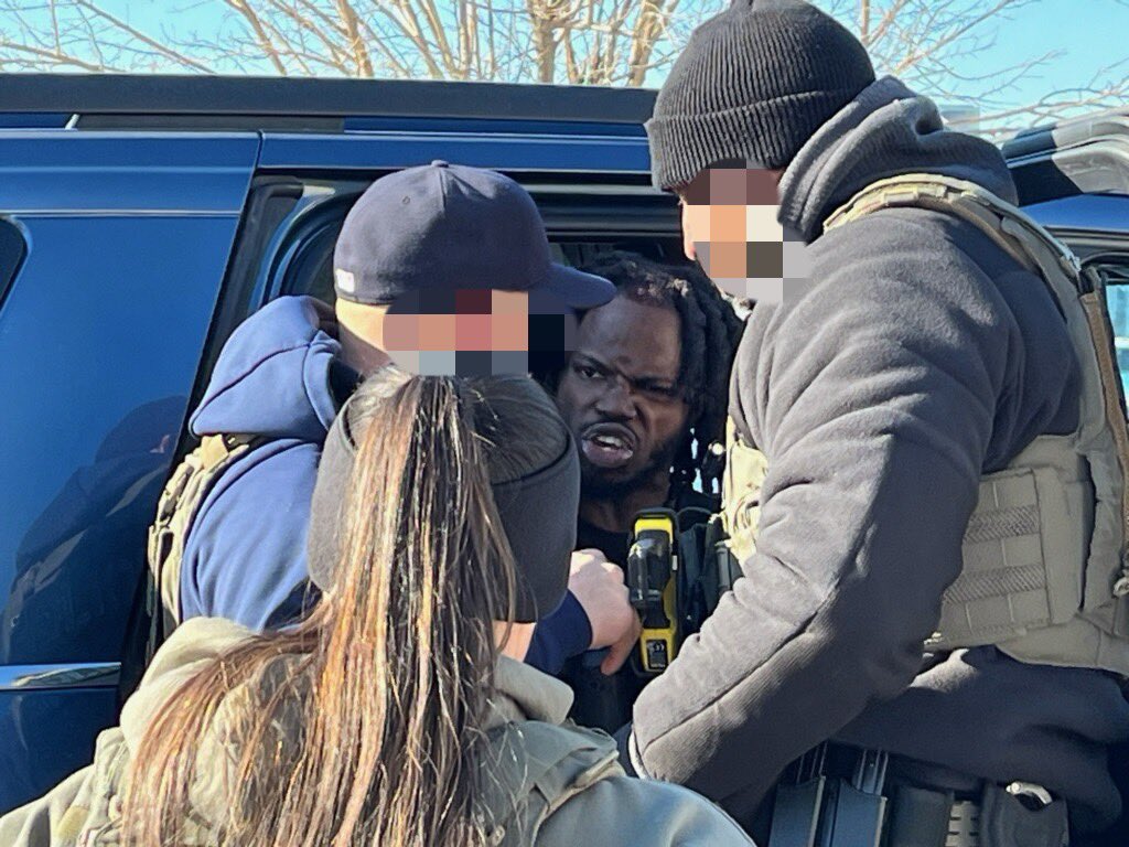 BillMelugin_'s tweet image. SNEAK PEEK: We embedded exclusively w/ ICE Boston today as they targeted egregious criminal aliens. We witnessed 8 arrests, including multiple MS-13, Interpol Red Notices, murder &amp;amp; rape suspects, &amp;amp; a volatile Haitian gang member w/ 18 convictions in recent years who told our…