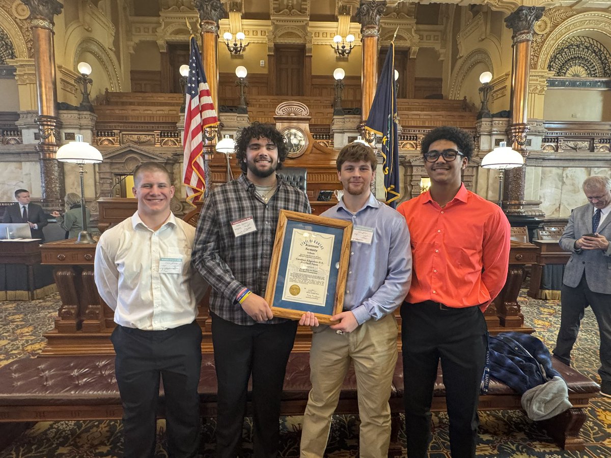 CoachJesseOwen's tweet image. Awesome day at the State Capitol building. Grateful for the recognition to our 2024 State Championship Team @GETrailblazerFB @GEHSBlazers @GardnerEdgerton Represented by our team captains @Bravin_1 @DeweyKaleb24 @kalebmoore113 @Isaiah__40 
Thank you @RepBillSutton @DougShaneforKS