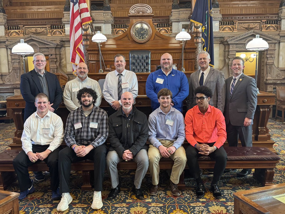 CoachJesseOwen's tweet image. Awesome day at the State Capitol building. Grateful for the recognition to our 2024 State Championship Team @GETrailblazerFB @GEHSBlazers @GardnerEdgerton Represented by our team captains @Bravin_1 @DeweyKaleb24 @kalebmoore113 @Isaiah__40 
Thank you @RepBillSutton @DougShaneforKS