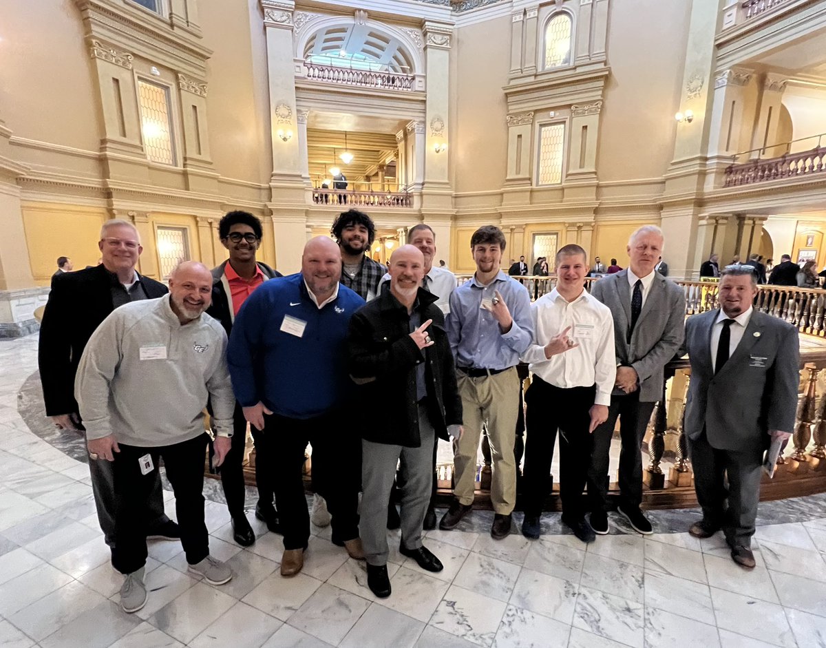CoachJesseOwen's tweet image. Awesome day at the State Capitol building. Grateful for the recognition to our 2024 State Championship Team @GETrailblazerFB @GEHSBlazers @GardnerEdgerton Represented by our team captains @Bravin_1 @DeweyKaleb24 @kalebmoore113 @Isaiah__40 
Thank you @RepBillSutton @DougShaneforKS
