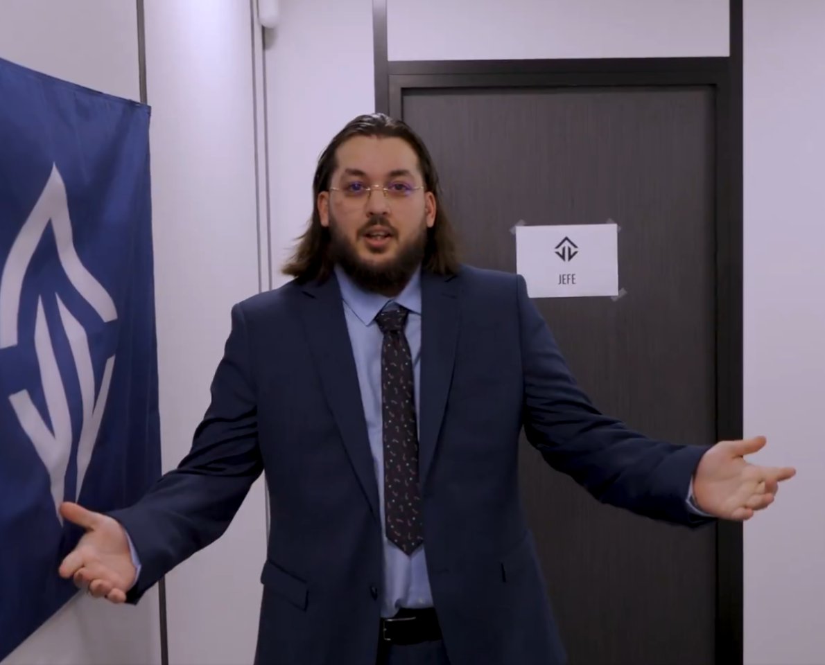 Lewden_'s tweet photo. JL sur Valo                           vs                        JL sur LOL 

#JOBLIFE https://t.co/242tqUBDUQ