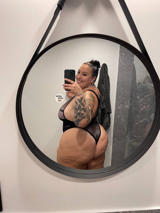 Can we fuck in front of the mirror ? https://t.co/Y8KVcA79jU