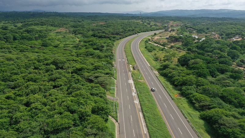 MinTransporteCo's tweet photo. 🚗💡 ¡Lanzamos nueva resolución para mejorar la red vial nacional! Ahora, con la metodología para reportar información al Sistema Integral Nacional de Carreteras (SINC), avanzamos hacia una gestión más eficiente. #NosMovemosPorLasCarreteras 🛣️ Más info👇 https://t.co/DNNcDolJc5 https://t.co/r6gxOgPgy3