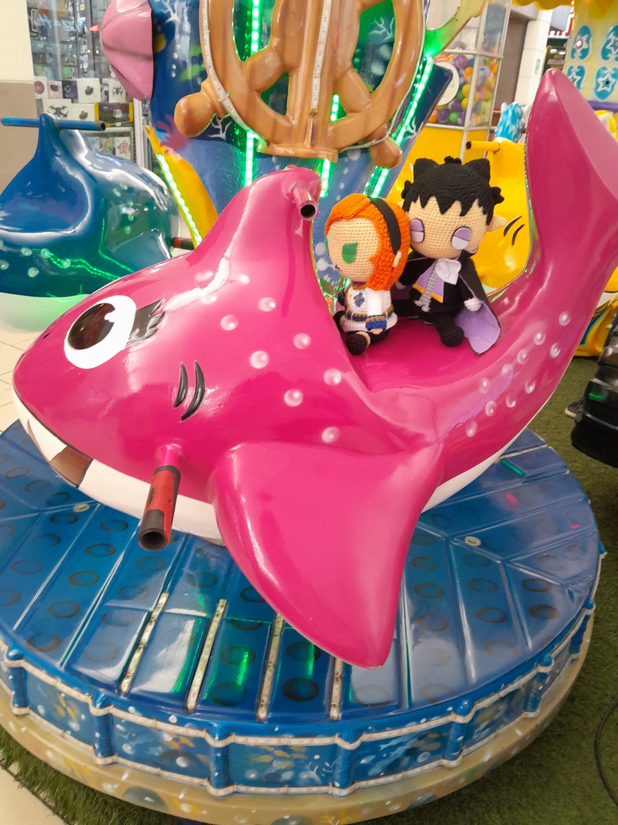 AngieTrujillo87's tweet photo. ¡CARRUSEL JUNTOS! 💜💝🐥🦇
一緒にメリーゴーランド！ 💜💝🐥🦇
#NUNEN
#DRAHINA
#KyuuketsukiSuguShinu
#ドラヒナ
#ヌネン 
#きゅうけつきすぐしぬ
#ドラリュック
#雛市 https://t.co/nu64q1KyEG